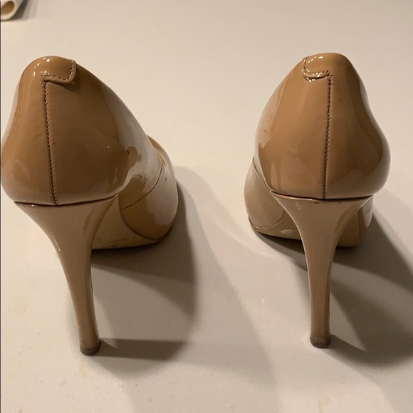 Jessica Simpson nude patent leather heels - Picture 3 of 4